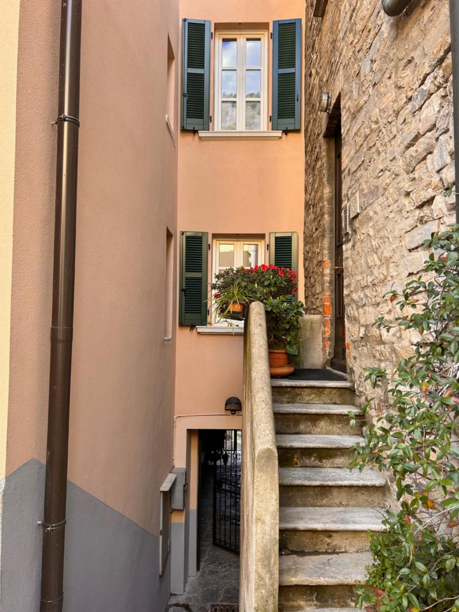 Casa Vacanze Viacoloniola37 Como Bagian luar foto